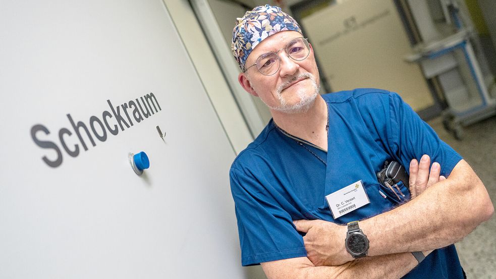 Dr. Cornelis Veraart ist der leitende Arzt der Notaufnahme am Borromäus-Hospital in Leer. Foto: Klaus Ortgies