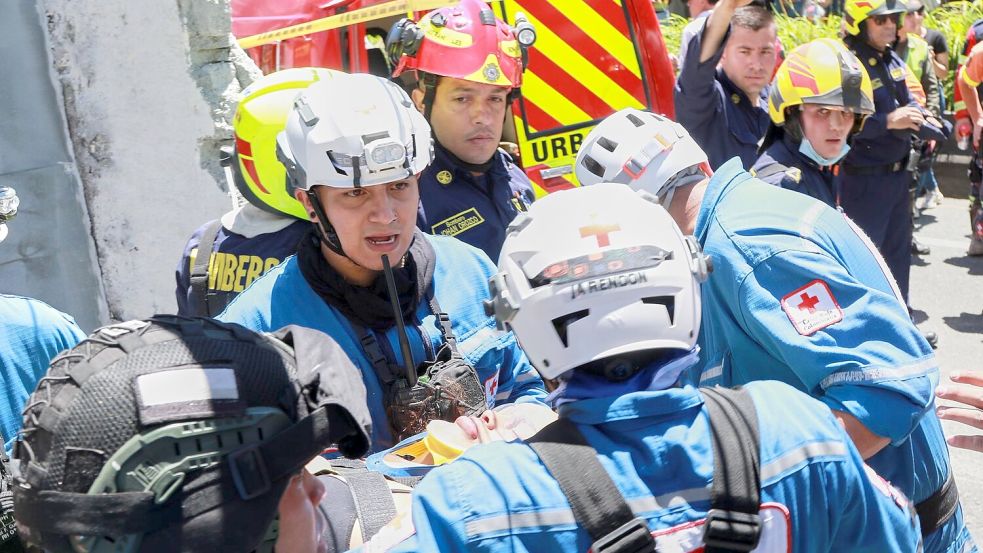 Rettungskräfte suchen nach Überlebenden nach dem schweren Erdbeben in Kolumbien. Foto: Andres Valencia