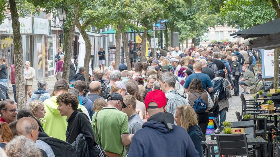 Zu Anlässen wie Ottos Autogrammstunde am 31. Juli 2026 ist die Emder Innenstadt sehr gut besucht. Wie kann sie im Alltag attraktiver werden? Foto: Klaus Ortgies