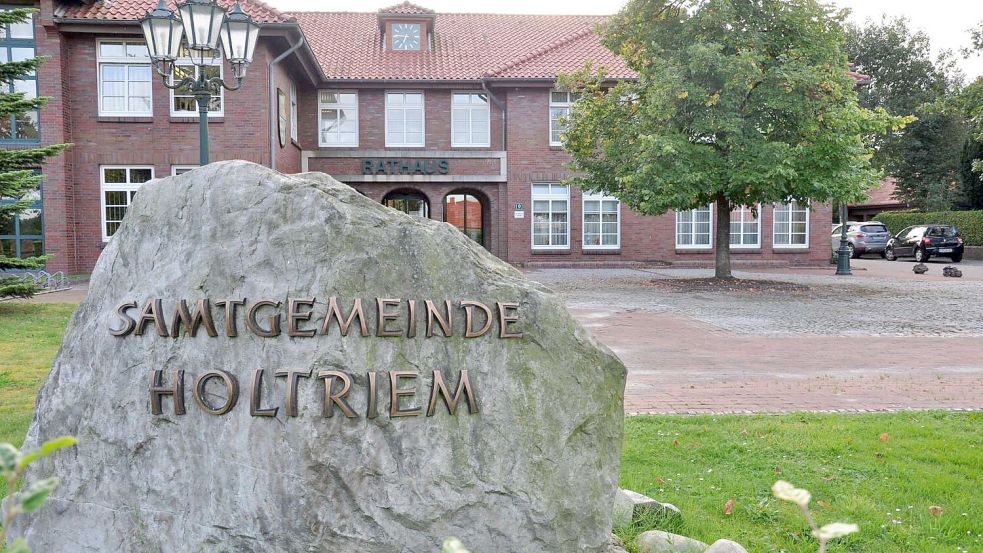 Das Rathaus der Samtgemeinde Holtriem steht in Westerholt. Foto: Susanne Ullrich/Archiv