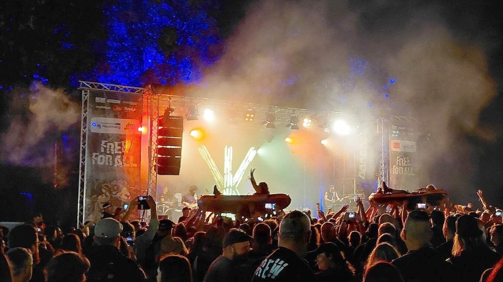 Beste Stimmung bis spät in die Nacht: Das "Free for all"-Festival im Stapelmoorer Park. Foto: Archiv/Lisa Siegler