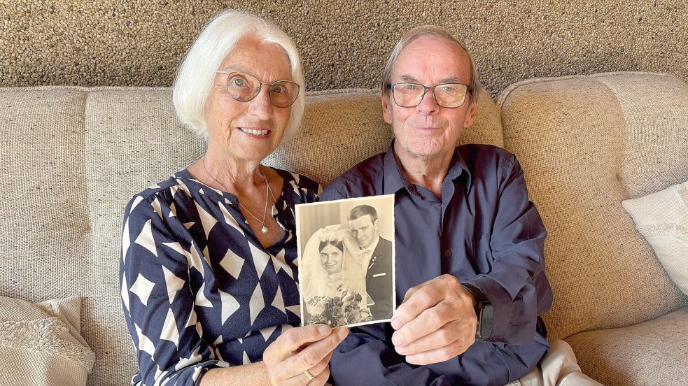Irmgard und Albert Bruns aus Leer sind seit 60 Jahren verheiratet. Foto: Lars Löschen