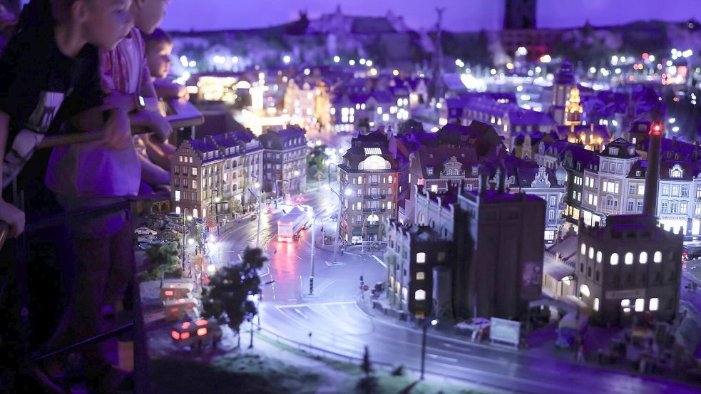 Eine Besonderheit der größten Modelleisenbahnanlage der Welt ist die Tag-Nacht-Beleuchtung. Foto: Christian Charisius