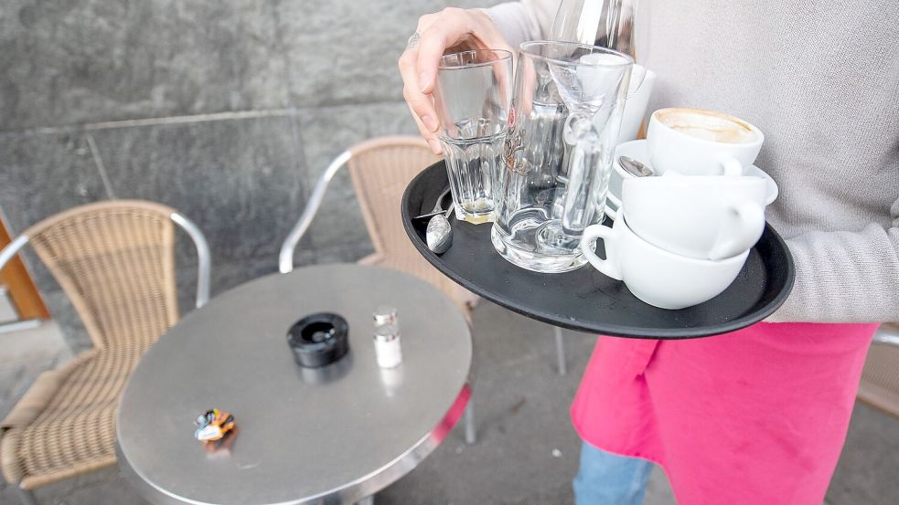 Nach Berechnungen des Bundesinstituts für Bevölkerungsforschung lag die Wochenarbeitszeit pro Kopf 2025 im Schnitt um 0,3 Stunden unter dem Rekordniveau von 2023. Foto: Sebastian Gollnow