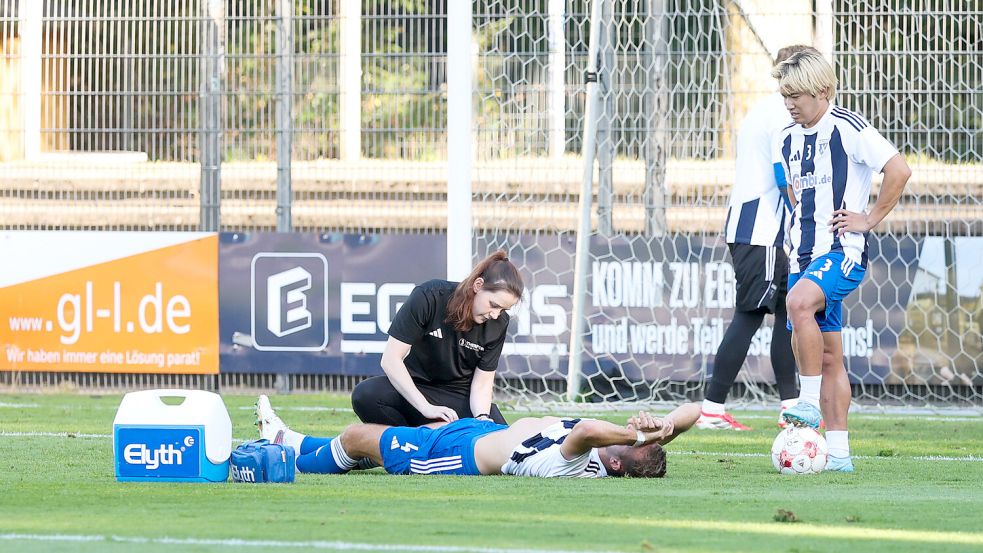 Kickers-Kapitän Fabian Herbst verletzte sich beim Aufwärmen und fiel in Norderstedt aus. Fotos: Doden/Emden