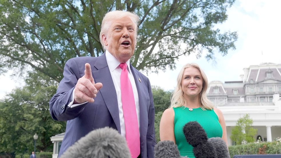 Leavitt gilt als Loyalistin Trumps. (Archivbild) Foto: Manuel Balce Ceneta/AP/dpa