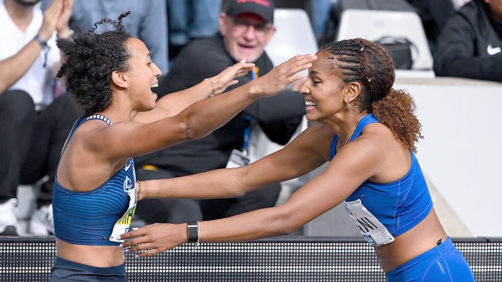 Mikaelle Assani (r) schnappte Malaika Mihambo den deutschen Meistertitel weg. (Archivbild) Foto: Sven Hoppe