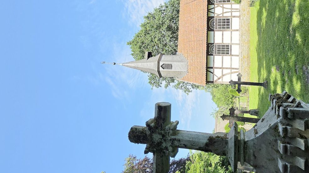 Im Museumsdorf Cloppenburg gibt es unter anderem eine Führung über den Friedhof. Foto: Dennis Schrimper