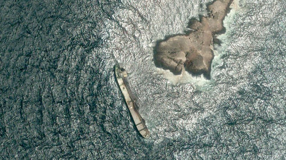 Satellitenbilder zeigen das Ausmaß der Verschmutzung durch den Tanker „Caroline Bezengi“. Foto: Uncredited/Pléiades © CNES 2026,
