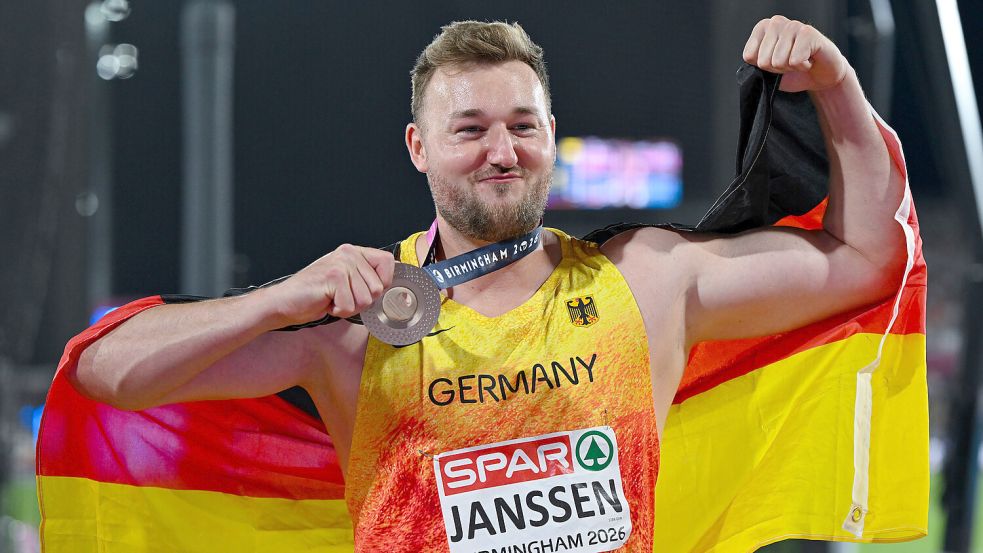 Henrik Janssen feierte die Bronzemedaille mit einer Ehrenrunde. Foto: Imago