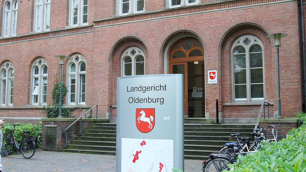 Prozessauftakt war vor dem Landgericht in Oldenburg. Symbolfoto: Horst Kruse/Archiv