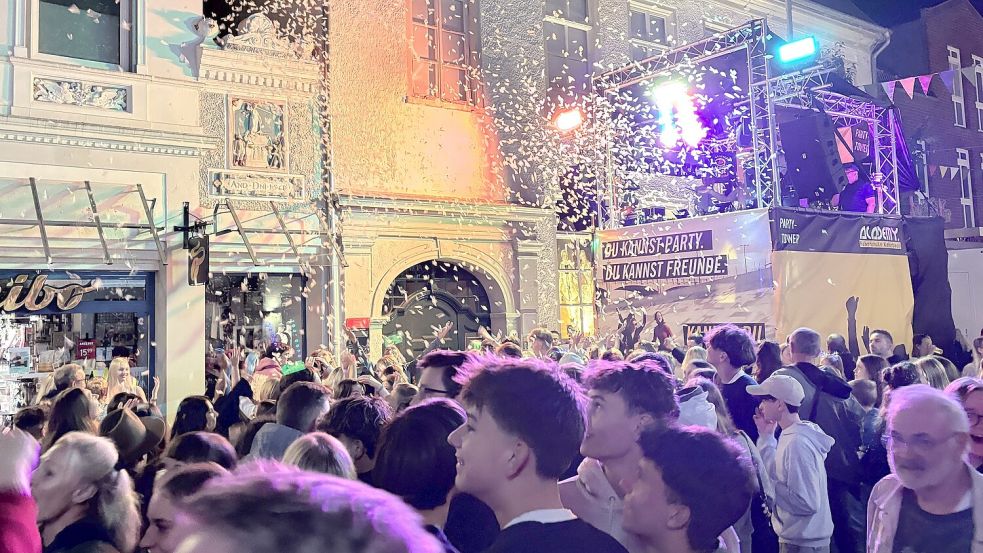 Wie im vergangenen Jahr gibt es auf zahlreichen Bühnen in der Innenstadt Musik. Foto: Karin Böhmer/Archiv