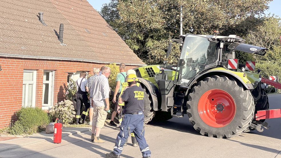 In der Krummhörn ist ein Traktor gegen ein Haus gefahren. Foto: Hannah Weiden