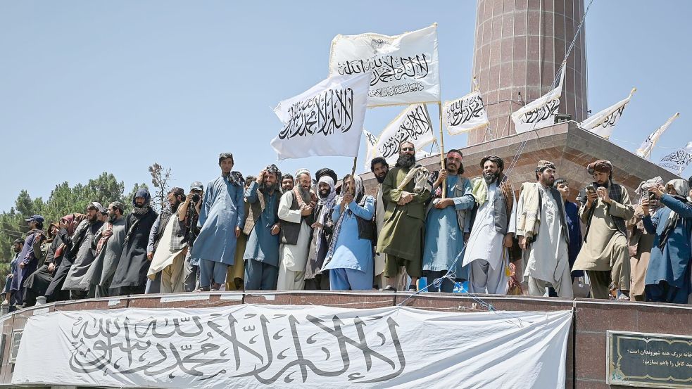 Anhänger der Taliban-Regierung feiern den fünften Jahrestag der Machtübernahme in Kabul. Foto: Nava Jamshidi