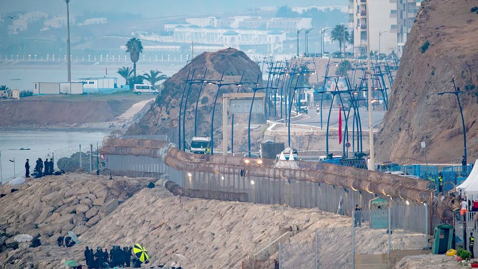 Vor allem auf der marokkanischen Seite der Grenze wurden die Sicherheitsmaßnahmen deutlich verschärft. Foto: Antonio Sempere