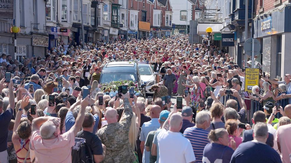 Hunderte Fans nahmen Abschied von Bonnie Tyler. Foto: Alastair Grant