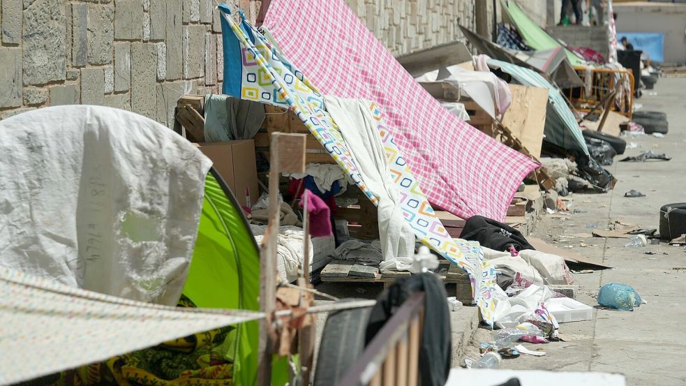 Nach spanischen Angaben halten sich derzeit noch rund 5.000 Migranten in Ceuta auf. Foto: Sven Kaeuler