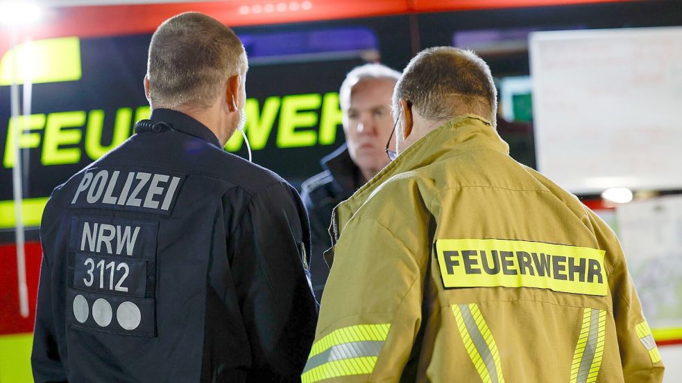 Es sind weiterhin hunderte Kräfte im Einsatz. Foto: Thomas Banneyer