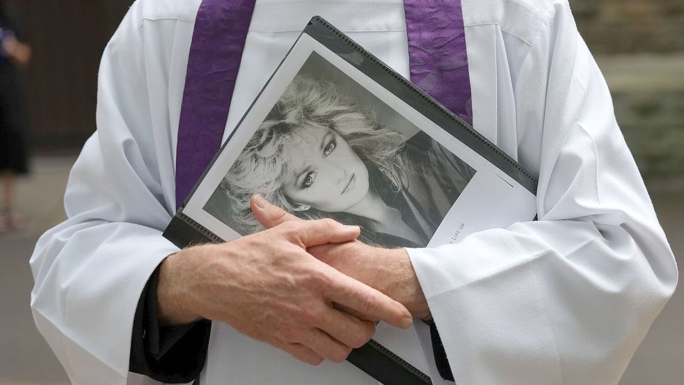 Auf einer Trauerfeier verabschiedeten sich Freunde und Familie von der Sängerin Bonnie Tyler. Foto: Alastair Grant