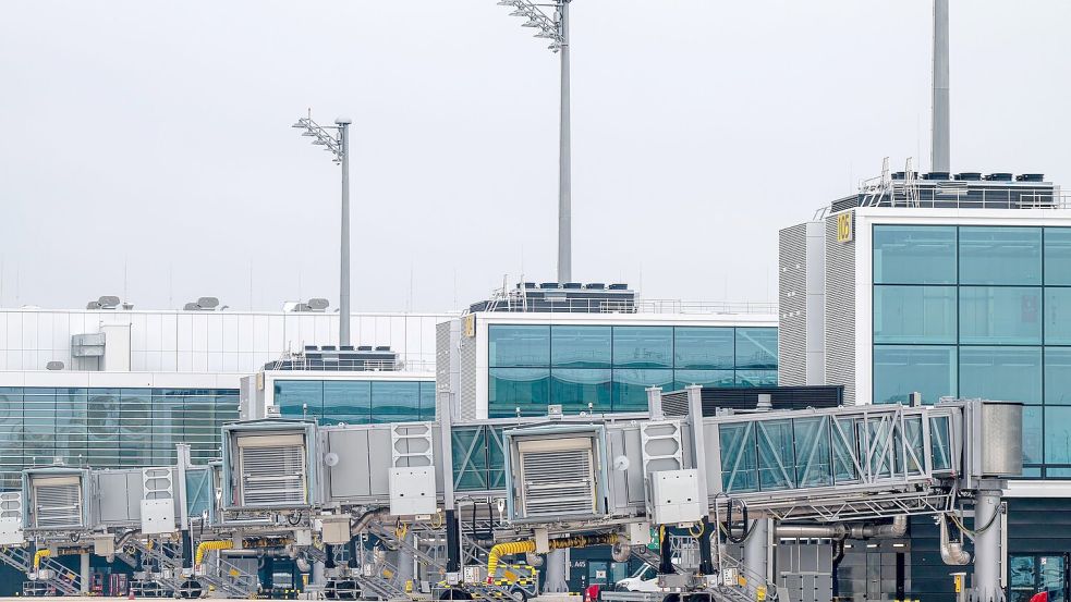 Der Flugverkehr am Flughafen München läuft wieder normal. (Archivbild) Foto: Peter Kneffel/dpa