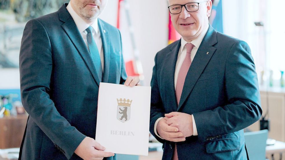 Berlins Regierender Bürgermeister Kai Wegner (CDU, r) und Matthias Hundt: Hundt war als Digital-Staatssekretär in Berlin nur 76 Tage im Amt. Foto: dpa/Senatskanzlei Berlin