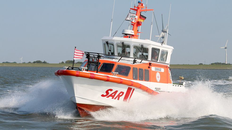 Das Seenotrettungsboot schleppte das havarierte Sportboot nach Neuharlingersiel. Symbolfoto: Die Seenotretter – DGzRS