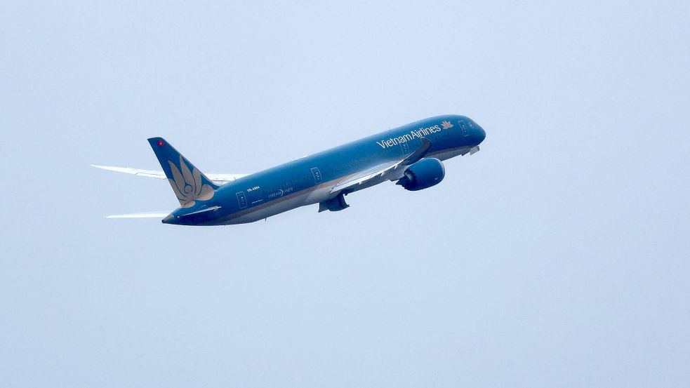Bevor das Flugzeug am Samstag wieder landen konnte, musste es tonnenweise Kerosin ablassen. Foto: Karl-Josef Hildenbrand