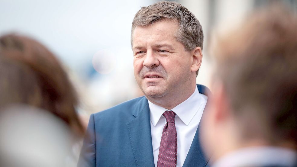 Der amtierende Ministerpräsident würde die Koalition aus CDU, SPD und FDP gerne fortsetzen, doch das könnte schwierig werden. Foto: AFP/Ronny Hartmann