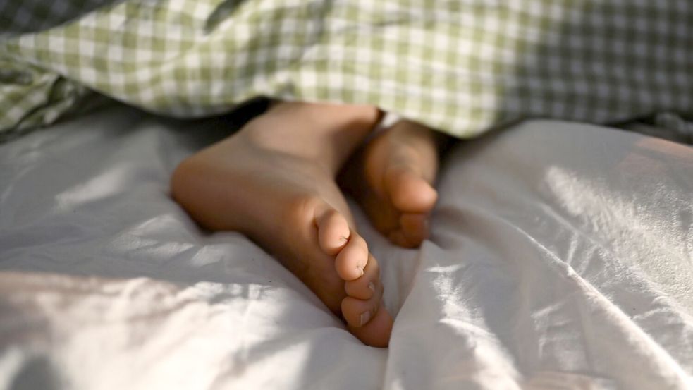 Zu wenig Schlaf kann auf Dauer ungesund für Psyche und Körper werden. (Symbolbild) Foto: Elisa Schu/dpa
