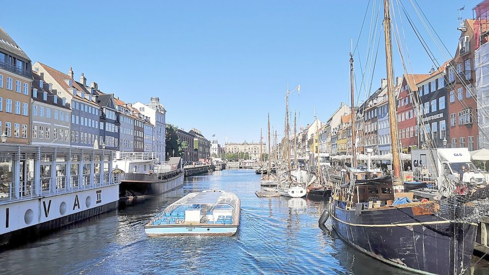So idyllisch: Der „Nyhavn“ in der dänischen Hauptstadt Kopenhagen ist bei Touristen beliebt. (Archivbild) Foto: picture alliance/dpa/dpa-tmn
