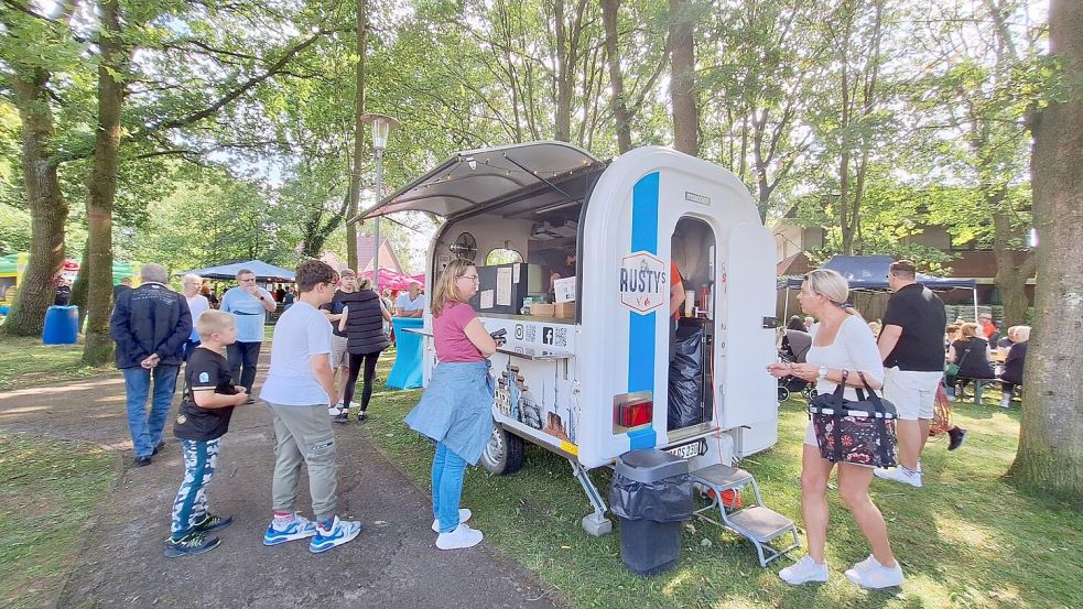 Die Gemeinde Hesel freut sich darauf, viele Besucherinnen und Besucher zu einem genussvollen und geselligen Sommertag im Park der Villa Popken begrüßen zu dürfen. Foto: Touristikverein der Samtgemeinde Hesel e.V.
