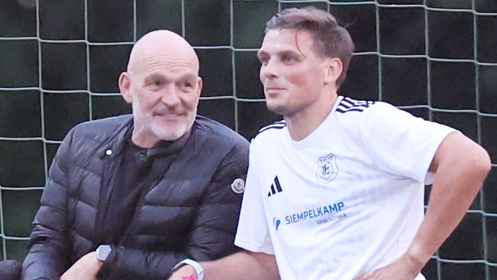 Auch Ex-Trainer Stefan Emmerling ließ sich das Comeback von Bastian Dassel nicht nehmen. Fotos: Doden/Emden