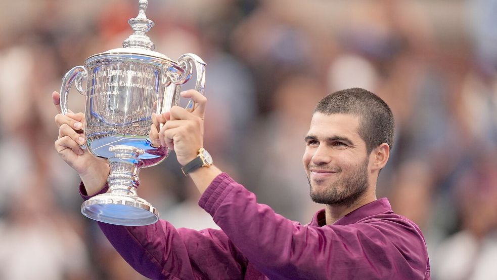 Carlos Alcaraz hat sein Comeback auf dem Tennis-Court angekündigt. (Archivbild) Foto: Seth Wenig/AP/dpa