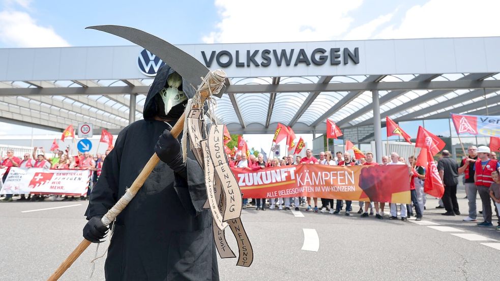 Verunsicherte Beschäftigte: Welche Zukunft hat der Automobilbau in Zwickau? (Archivbild) Foto: Jan Woitas/dpa