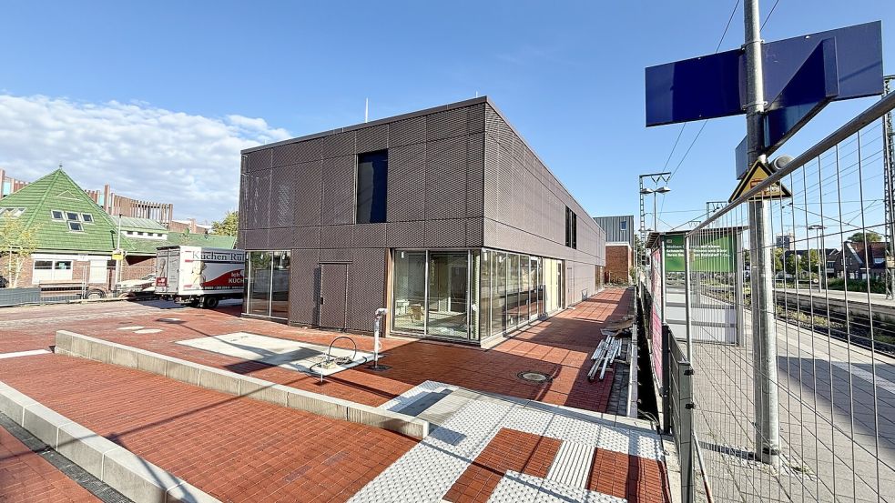 Das Umfeld der Fahrradstation wurde barrierefrei ausgebaut. Foto: Klaus Ortgies
