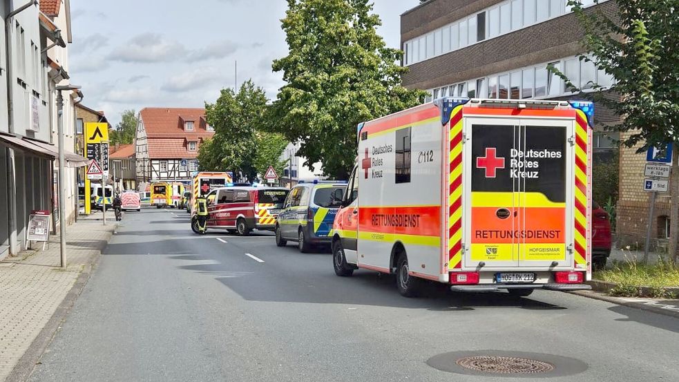 Nach ersten Ermittlungen der Polizei sind acht Passanten verletzt worden. Foto: ---/HessenNewsTV/dpa