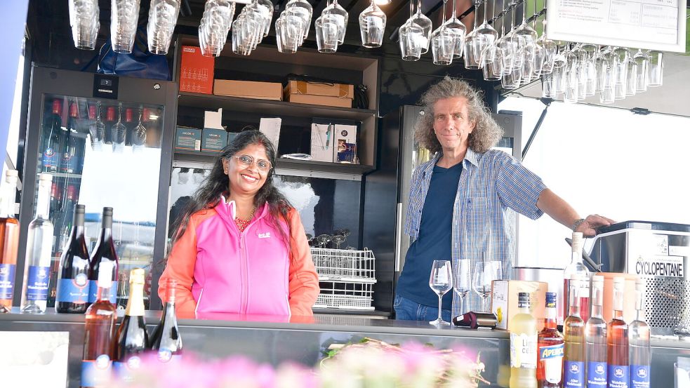 Auf dem Greetsieler Weinfest, hier im Jahr 2025, stellen renommierte Winzerinnen und Winzer aus ganz Deutschland ihre Weine vor. Foto: Heinz Wagenaar/Archiv