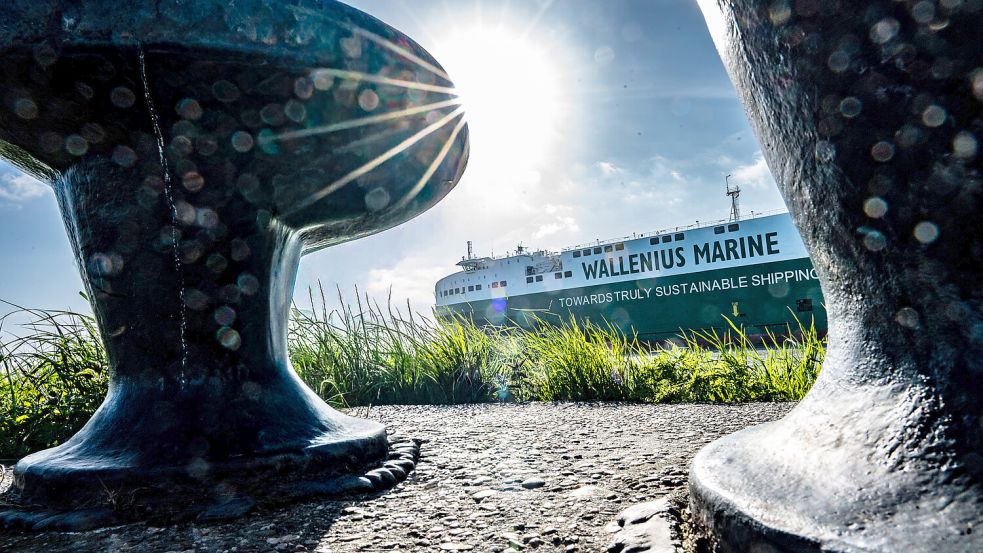 Der Emder Hafen dürfte für Ostfrieslands Wirtschaft auch in Zukunft eine wichtige Rolle spielen. Foto: Klaus Ortgies