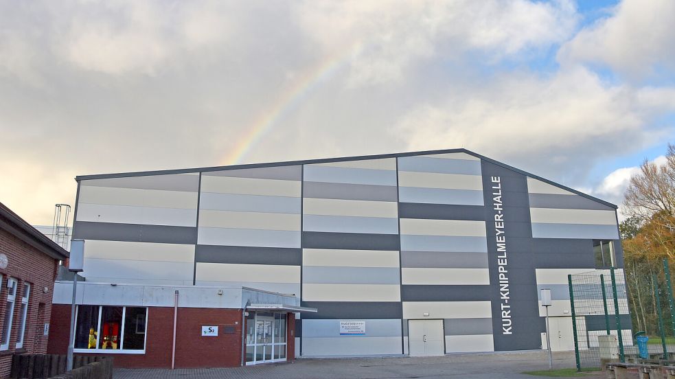 Die Kurt-Knippelmeyer-Halle (früher: Brookmerland-Halle) in Marienhafe ist Brookmerlands größte Sporthalle. Foto: Thomas Dirks