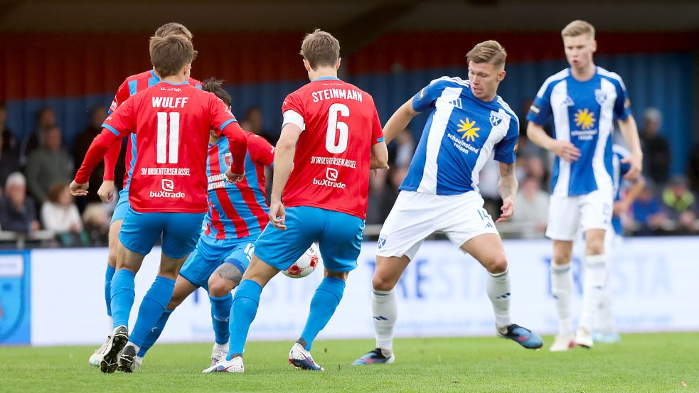 Kickers Emden tritt am Freitagabend in Drochtersen an. Foto: Jens Doden/Emden