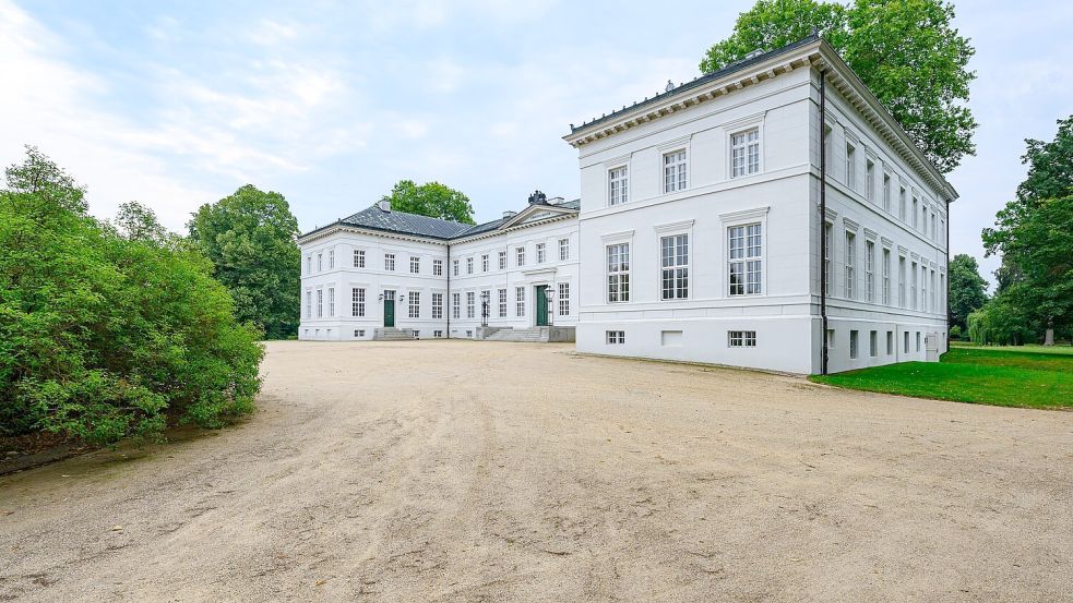 Schloss Neuhardenberg: Hier findet am Dienstag und Mittwoch die Kabinettsklausur statt. (Archivbild) Foto: Patrick Pleul