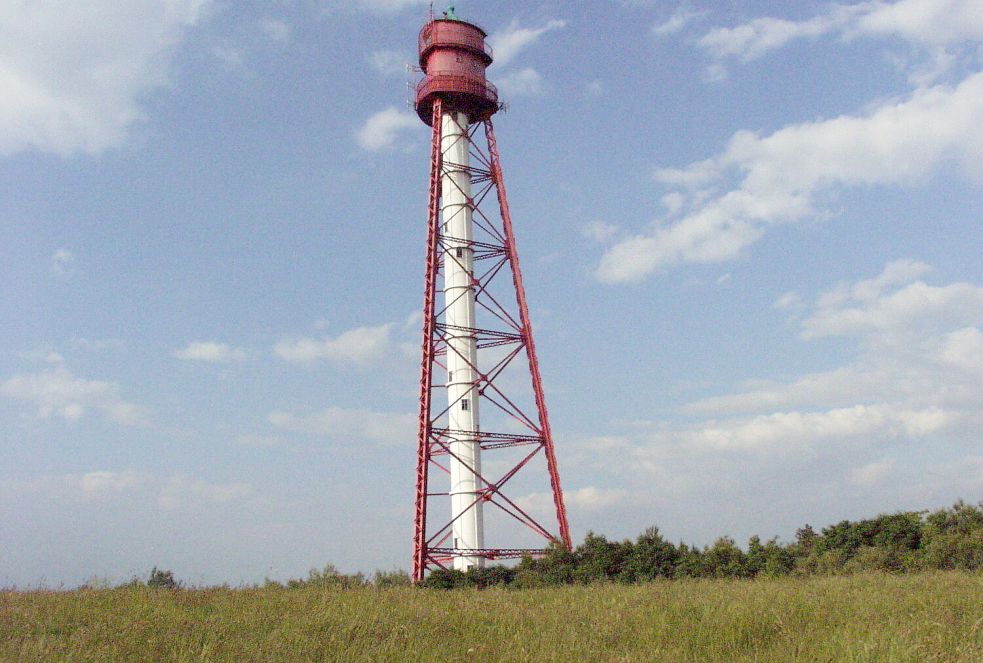 Der „ostfriesische Eiffelturm“ in Campen an der Emsmündung ist der erste Leuchtfeuerträger, der in dieser Bauweise als Stahlfachwerkturm in den Jahren 1898-1890 errichtet wurde. Foto: Theo Kruse