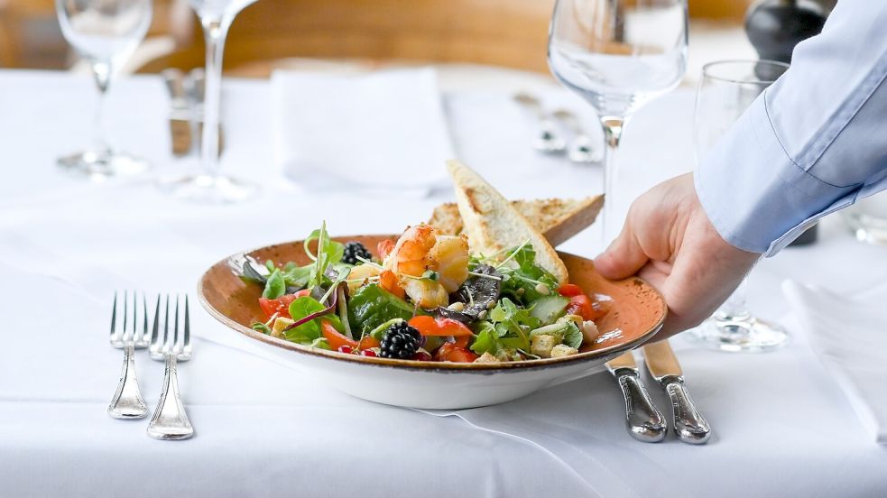 Die Gastronomiebranche betont: „Trinkgeld ist freiwilliges Dankeschön des Gastes.“ (Symbolbild) Foto: Jens Kalaene