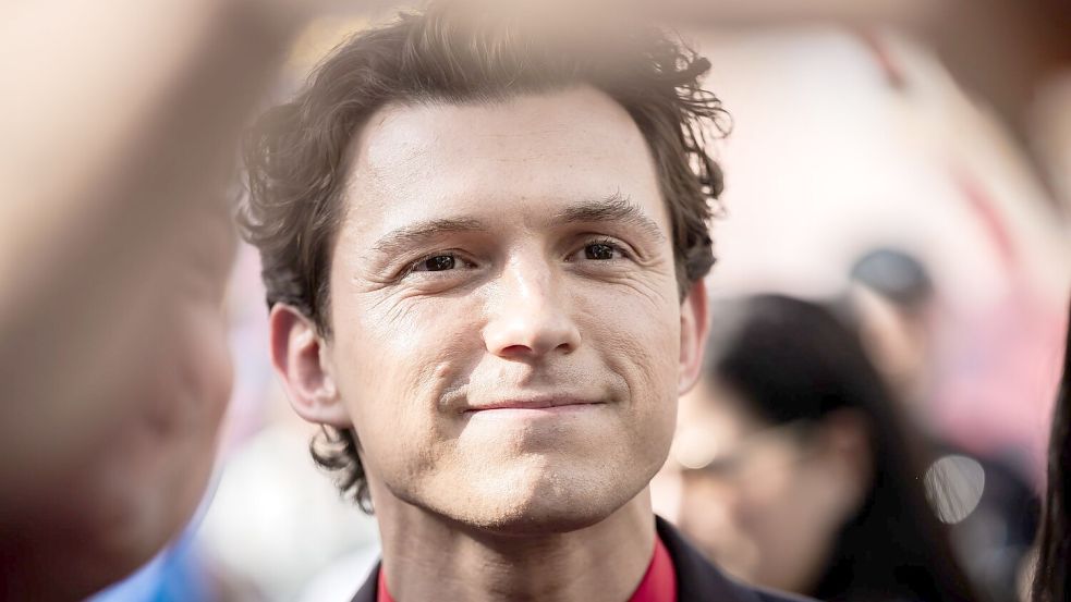 Spielt direkt in beiden Filmen des Sommers mit: Tom Holland ist momentan in „Spider-Man: Brand New Day“ sowie in „Die Odyssee“ zu sehen. (Archivbild) Foto: Christoph Soeder/dpa