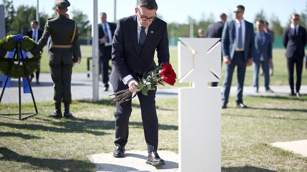 Burnham besuchte bei den Feierlichkeiten auch den nationalen Militärfriedhof der Ukraine in Hatne südwestlich von Kiew. Foto: Henry Nicholls