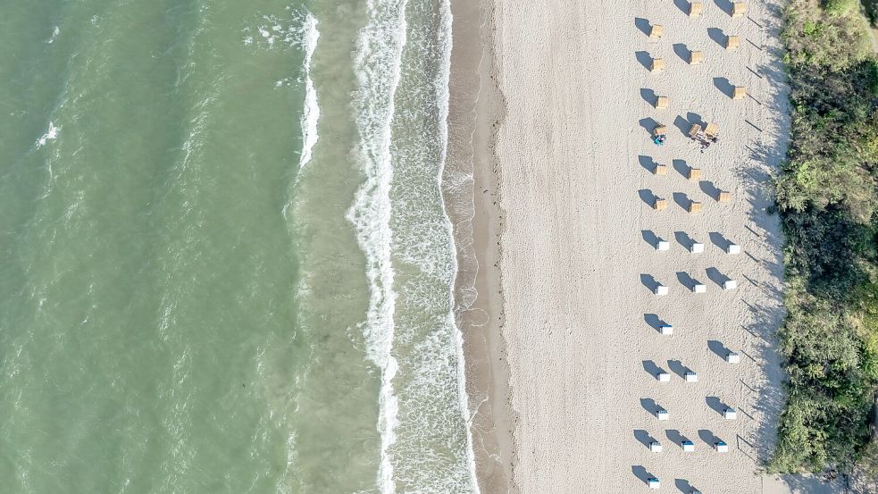 Wer Lust auf Strandurlaub hat, muss dafür gar nicht zwingend in den Süden reisen. Auch deutsche Strände haben einiges zu bieten. Foto: Istockphoto.com / Frederick Doerschem
