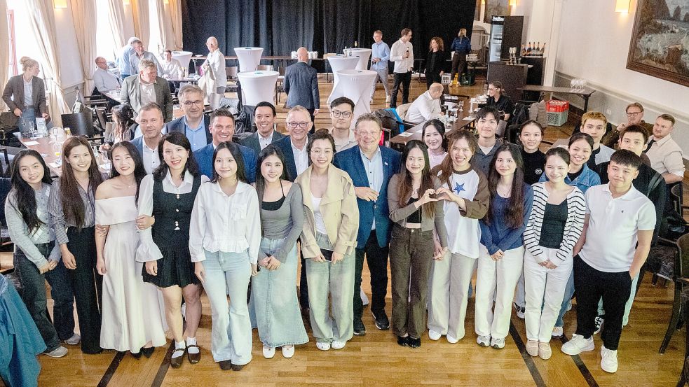 Vietnamesische Auszubildende aus dem aktuellen Ausbildungsjahrgang 2026 und aus den vergangenen Jahrgängen kamen auf Norderney zusammen. Foto: WLA