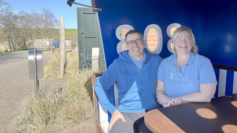 Die neuen Manager des Campingplatzes am Deich in Upleward: Thorsten und Katrin Tusch. Foto: Hannah Weiden/Archiv