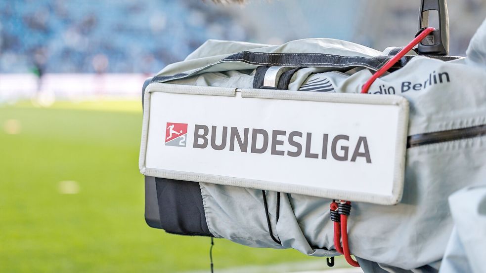 Auch in der Saison 2026/2027 müssen sich Fußballfans auf mehrere Abos einstellen, wollen sie alle Partien ihres Lieblingsvereins sehen. Foto: dpa/Andreas Gora