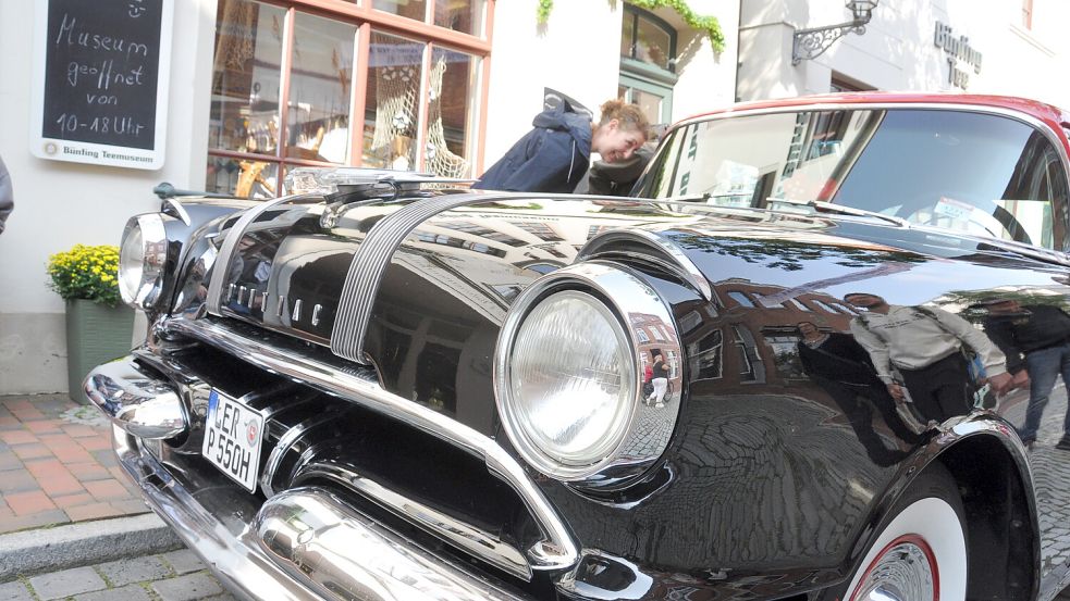 Oldtimer und aktuelle Sportwagen: Liebhaber amerikanischer Autos sollen bei American Wheels auf ihre Kosten kommen. Foto: Bodo Wolters